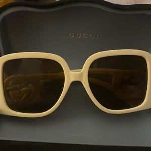 Cool dark Gucci shades. Summer time fine 😎